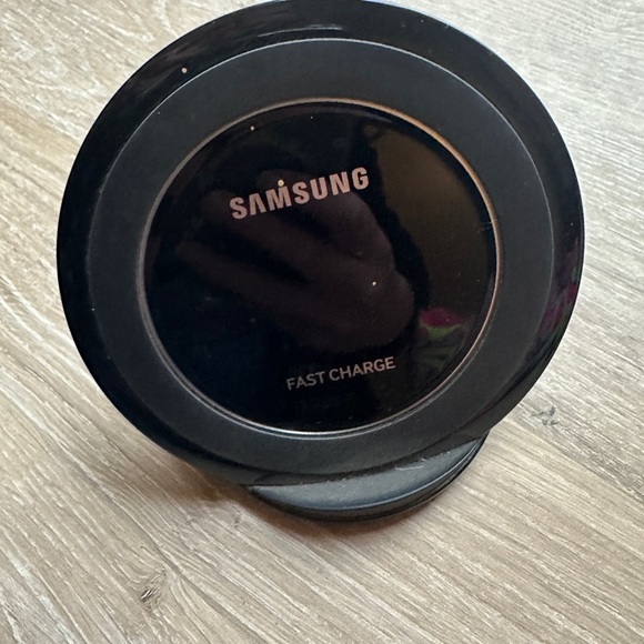 Samsung fast charging wireless charging stand - Picture 1 of 4